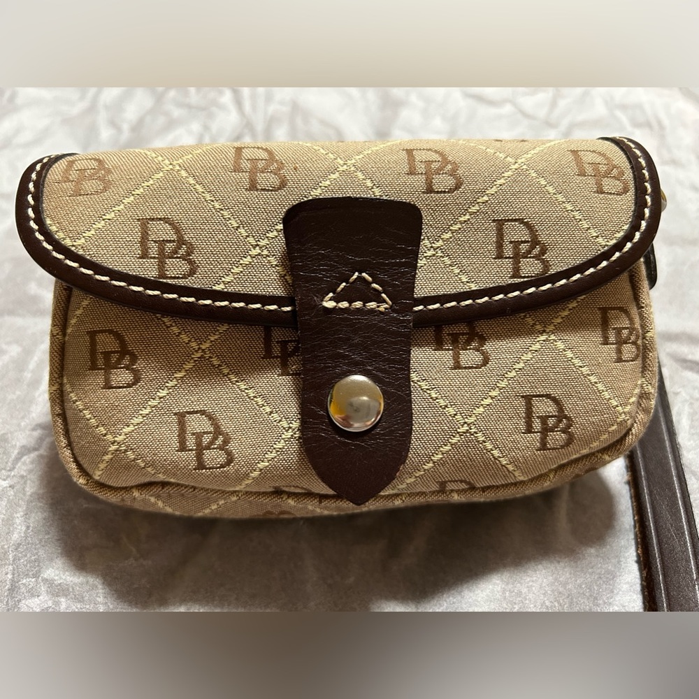 Dooney and Bourke wristlet